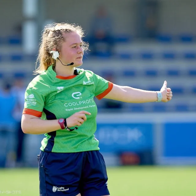 🏉🌟 We zijn ontzettend trots op Marit Bras! Vandaag maakt ze haar debuut als scheidsrechter voor *Rugby Europe*! 🎉

Om *12:00 uur* fluit ze de wedstrijd *Noorwegen 🇳🇴 - Letland 🇱🇻* in de Women’s Conference.

Heel veel succes, Marit! 💪👏

🎥 Kijk live mee: Link in Bio#RugbyEurope #ScheidsrechterDebuut #WomenInSports #trots 
📷@nlrugbyshots